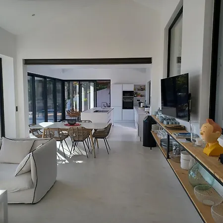 Magnifique Avec Piscine, Vue 빌라 *