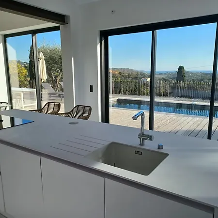 Magnifique Avec Piscine, Vue